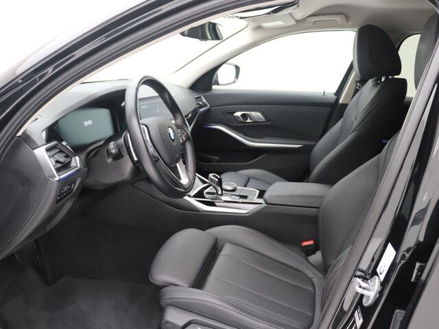 BMW 3-Serie Touring 320i Business Edition Sportline / Leder / Navi / Carplay / Origineel NL