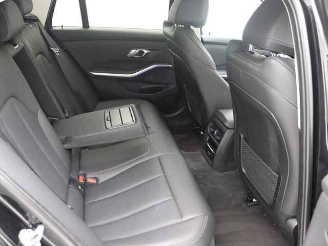 BMW 3-Serie Touring 320i Business Edition Sportline / Leder / Navi / Carplay / Origineel NL