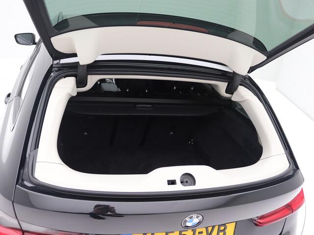 BMW 3-Serie Touring 320i Business Edition Sportline / Leder / Navi / Carplay / Origineel NL