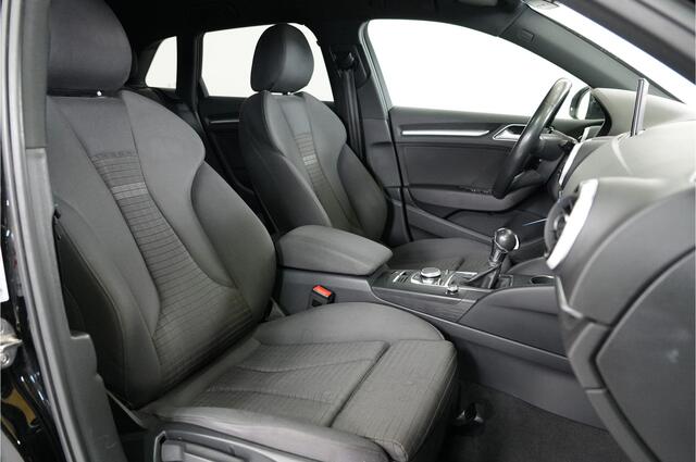 Audi A3 SPORTBACK 35 TFSI CoD Design Pro Line Plus | Trekhaak | Stl. verw. | Climate | PDC | LED |