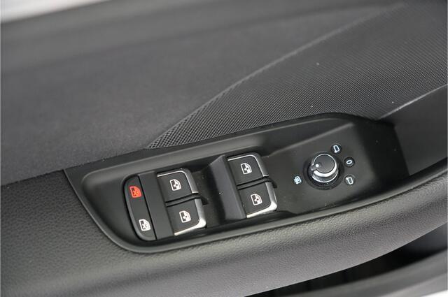 Audi A3 SPORTBACK 35 TFSI CoD Design Pro Line Plus | Trekhaak | Stl. verw. | Climate | PDC | LED |