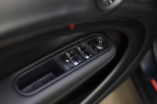 Mini Countryman Mini 1.6 John Cooper Works ALL4 Chili | Airco | Climate Control | Stoelverwarming | Sport uitlaat origineel | Lederen bekleding | Panorama 