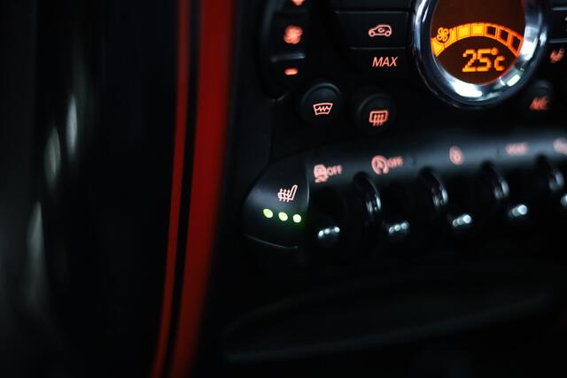 Mini Countryman Mini 1.6 John Cooper Works ALL4 Chili | Airco | Climate Control | Stoelverwarming | Sport uitlaat origineel | Lederen bekleding | Panorama 