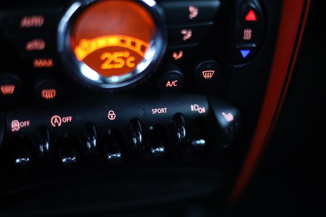 Mini Countryman Mini 1.6 John Cooper Works ALL4 Chili | Airco | Climate Control | Stoelverwarming | Sport uitlaat origineel | Lederen bekleding | Panorama 