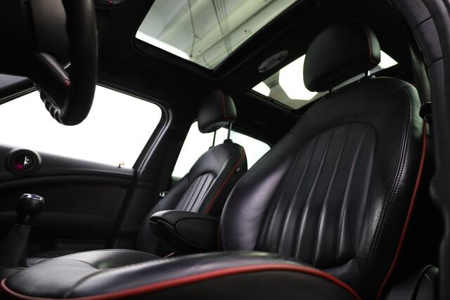 Mini Countryman Mini 1.6 John Cooper Works ALL4 Chili | Airco | Climate Control | Stoelverwarming | Sport uitlaat origineel | Lederen bekleding | Panorama 