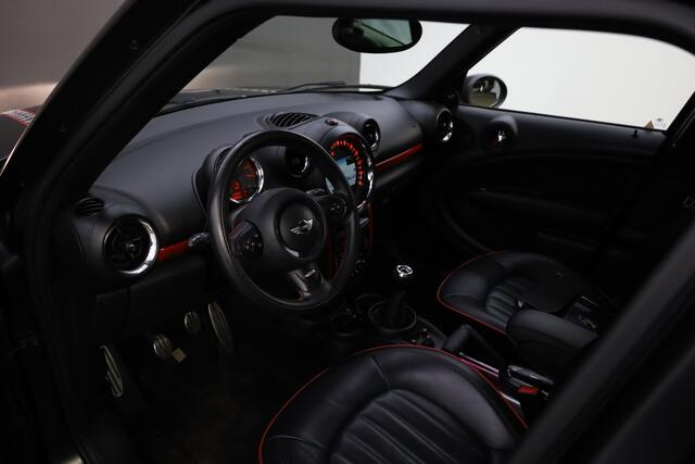 Mini Countryman Mini 1.6 John Cooper Works ALL4 Chili | Airco | Climate Control | Stoelverwarming | Sport uitlaat origineel | Lederen bekleding | Panorama 