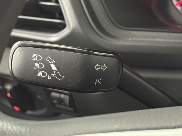 Volkswagen T-Cross 1.0 TSI Life | All-Season banden | Stoelverwarming | Navigatie | Parkeersensoren V+A |