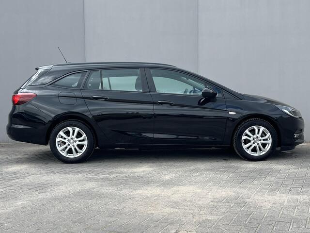 Opel Astra Sports Tourer 1.2 Business Executive Lichtmetalen velgen / Achteruitrijcamera / Navigatie /  Apple Carplay & Android Auto / All season banden / 