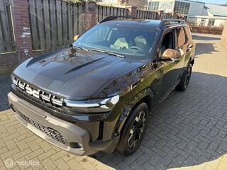 DACIA DUSTER 1.6 Hybrid met schroeischade linker zijkant