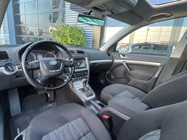 Skoda Octavia Combi 1.2 TSI Elegance Business Line Automaat|Trekhaak|Applecarplay|Airco|17Inch velgen