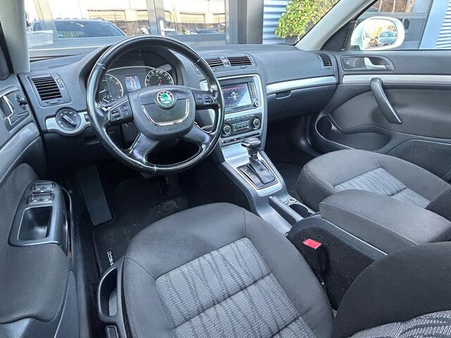 Skoda Octavia Combi 1.2 TSI Elegance Business Line Automaat|Trekhaak|Applecarplay|Airco|17Inch velgen