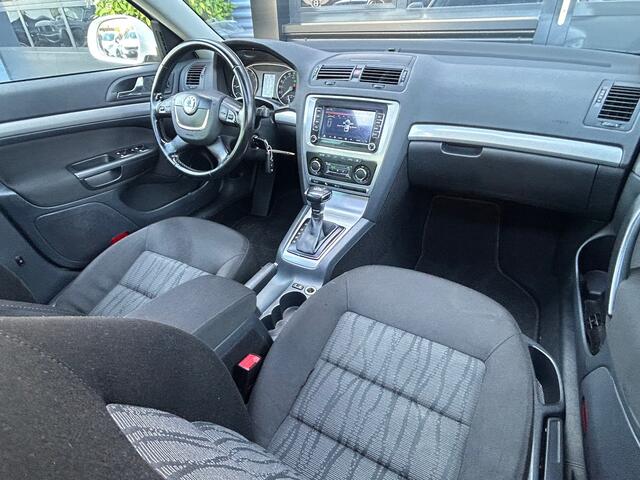 Skoda Octavia Combi 1.2 TSI Elegance Business Line Automaat|Trekhaak|Applecarplay|Airco|17Inch velgen