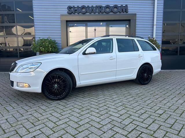 Skoda Octavia Combi 1.2 TSI Elegance Business Line Automaat|Trekhaak|Applecarplay|Airco|17Inch velgen