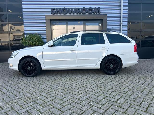 Skoda Octavia Combi 1.2 TSI Elegance Business Line Automaat|Trekhaak|Applecarplay|Airco|17Inch velgen