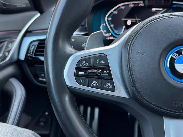 BMW 5-Serie 530e M Sport - Pan dak - Laser LED - stoel/st verwarming - electr trekhaak