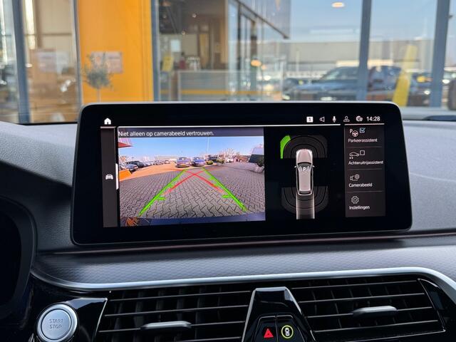 BMW 5-Serie 530e M Sport - Pan dak - Laser LED - stoel/st verwarming - electr trekhaak