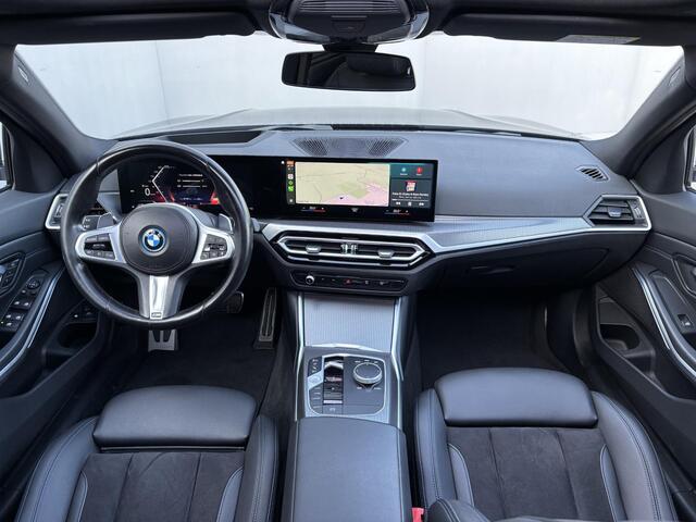 BMW 3-Serie Touring 330e xDrive M Sport PHEV / FACE LIFT / Shadow Line / Panorama dak / Wide Screen / 1500kg Trekgewicht / M-pakket /  Parkeerassistent-pa