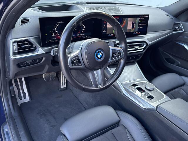 BMW 3-Serie Touring 330e xDrive M Sport PHEV / FACE LIFT / Shadow Line / Panorama dak / Wide Screen / 1500kg Trekgewicht / M-pakket /  Parkeerassistent-pa
