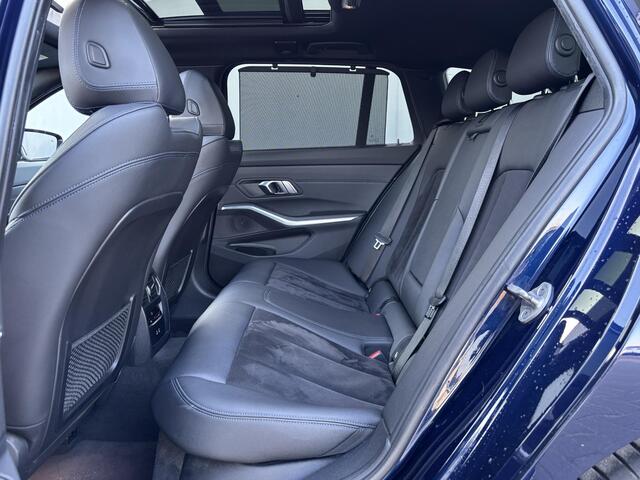 BMW 3-Serie Touring 330e xDrive M Sport PHEV / FACE LIFT / Shadow Line / Panorama dak / Wide Screen / 1500kg Trekgewicht / M-pakket /  Parkeerassistent-pa