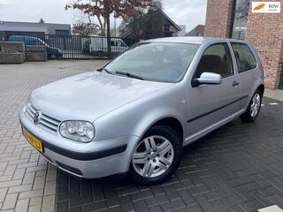 VOLKSWAGEN GOLF 1.4-16V Master Edition