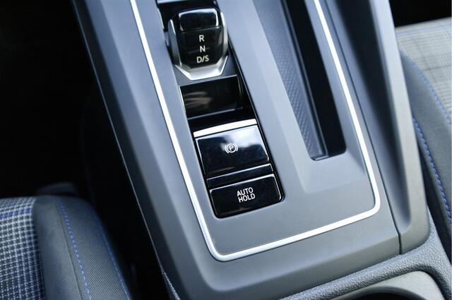 Volkswagen Golf 1.4 eHybrid GTE 245 PK | Urano Grey |  Dealer Onderhouden | Carplay | Keyless