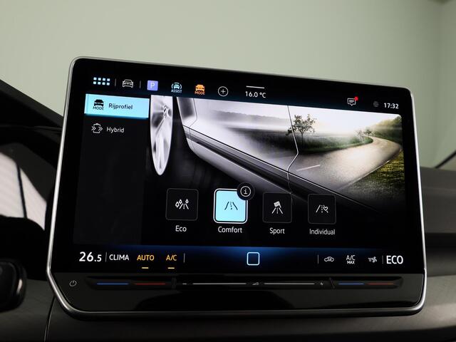Volkswagen Golf Life Edition 1.5 eHybrid 204 PK | 17 LM velgen | Stoel & Stuurverwarming | Camera |