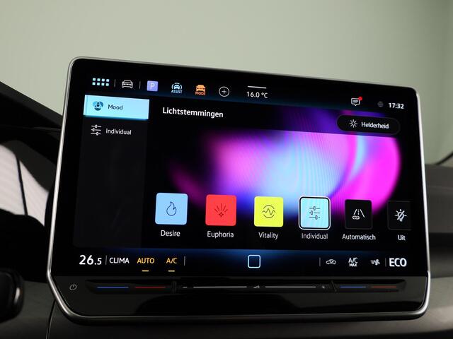 Volkswagen Golf Life Edition 1.5 eHybrid 204 PK | 17 LM velgen | Stoel & Stuurverwarming | Camera |