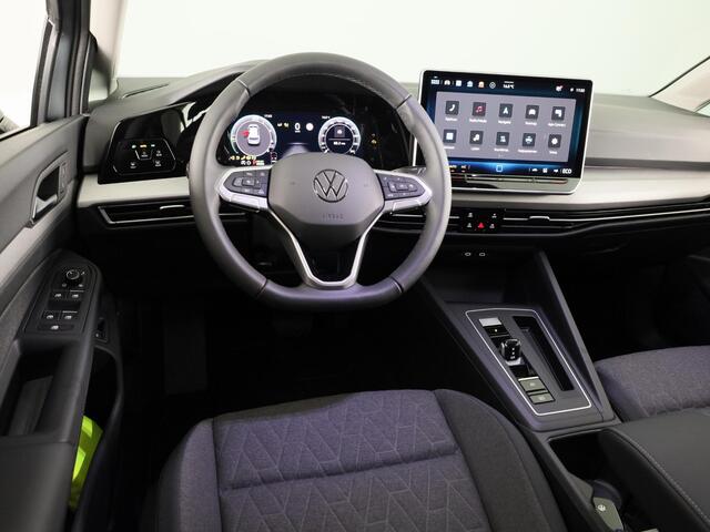 Volkswagen Golf Life Edition 1.5 eHybrid 204 PK | 17 LM velgen | Stoel & Stuurverwarming | Camera |
