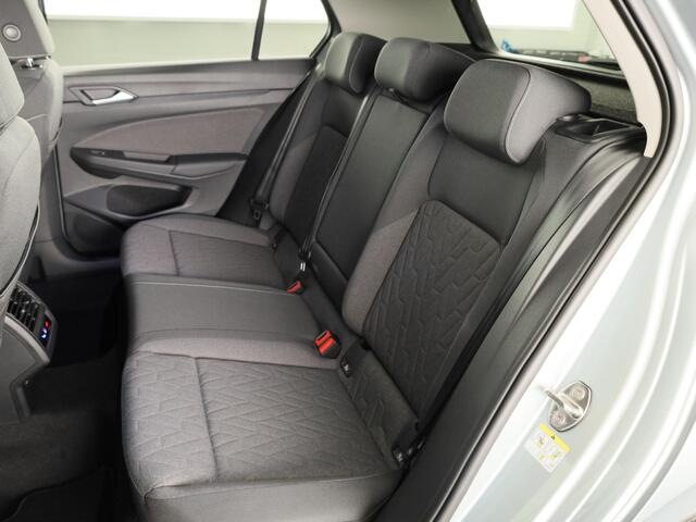Volkswagen Golf Life Edition 1.5 eHybrid 204 PK | 17 LM velgen | Stoel & Stuurverwarming | Camera |