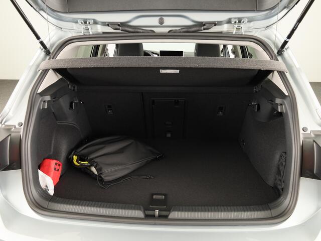 Volkswagen Golf Life Edition 1.5 eHybrid 204 PK | 17 LM velgen | Stoel & Stuurverwarming | Camera |