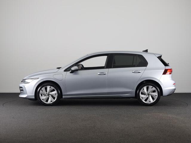 Volkswagen Golf Life Edition 1.5 eHybrid 204 PK | 17 LM velgen | Stoel & Stuurverwarming | Camera |