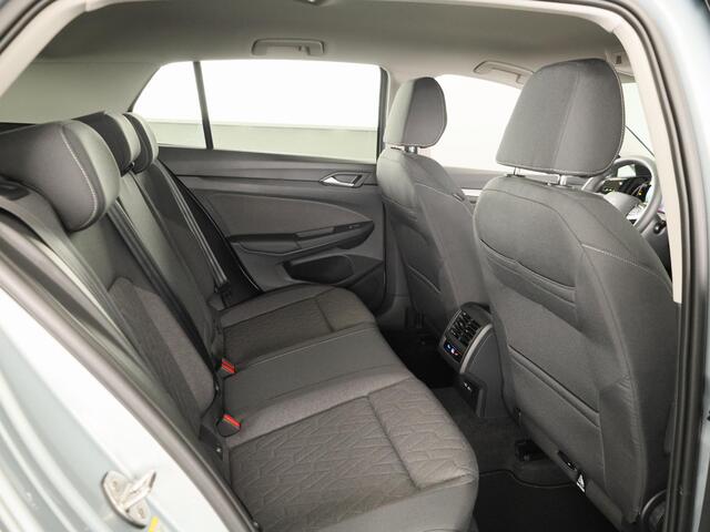 Volkswagen Golf Life Edition 1.5 eHybrid 204 PK | 17 LM velgen | Stoel & Stuurverwarming | Camera |