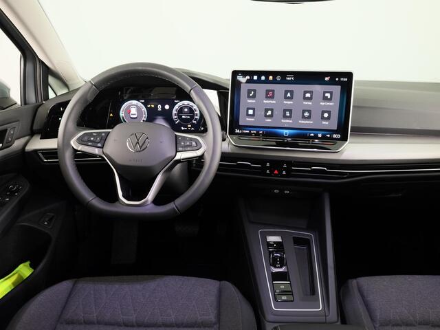 Volkswagen Golf Life Edition 1.5 eHybrid 204 PK | 17 LM velgen | Stoel & Stuurverwarming | Camera |