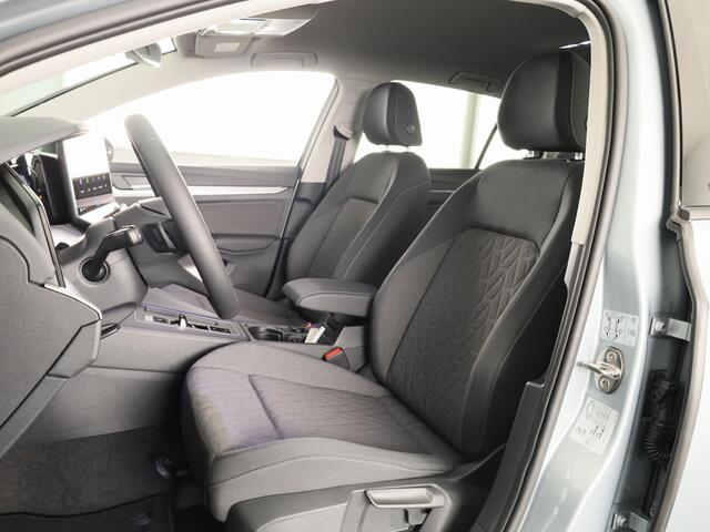 Volkswagen Golf Life Edition 1.5 eHybrid 204 PK | 17 LM velgen | Stoel & Stuurverwarming | Camera |