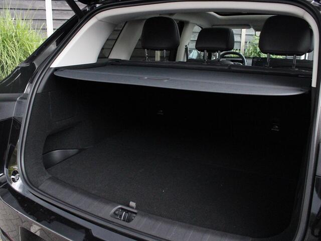 Leapmotor C10 REEV Design 28.4 kWh 215PK Automaat Navigatie, Camera 360, Lichtmetalen velgen, Elektrische Achterklep, Kunstlederen bekleding, Stoel Verwarming &