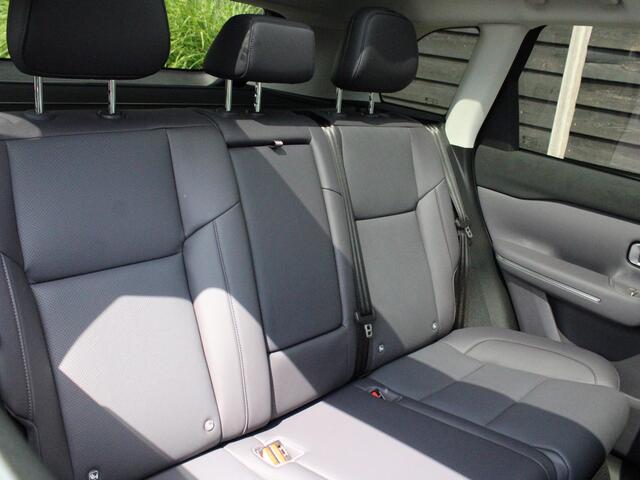 Leapmotor C10 REEV Design 28.4 kWh 215PK Automaat Navigatie, Camera 360, Lichtmetalen velgen, Elektrische Achterklep, Kunstlederen bekleding, Stoel Verwarming &