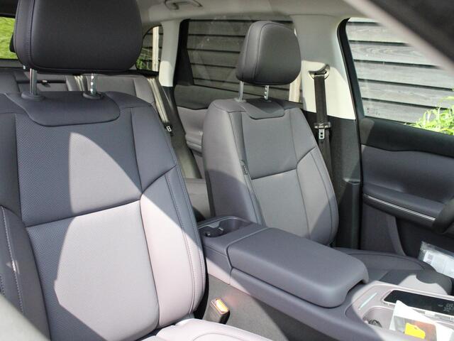 Leapmotor C10 REEV Design 28.4 kWh 215PK Automaat Navigatie, Camera 360, Lichtmetalen velgen, Elektrische Achterklep, Kunstlederen bekleding, Stoel Verwarming &