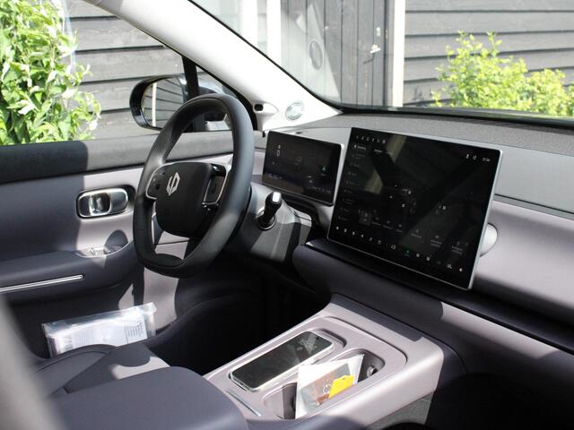 Leapmotor C10 REEV Design 28.4 kWh 215PK Automaat Navigatie, Camera 360, Lichtmetalen velgen, Elektrische Achterklep, Kunstlederen bekleding, Stoel Verwarming &
