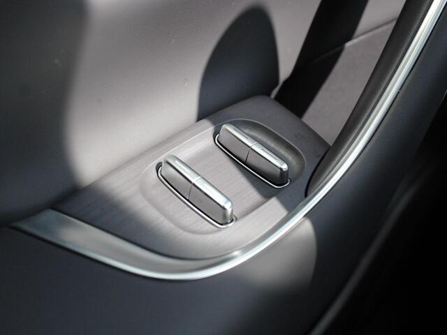 Leapmotor C10 REEV Design 28.4 kWh 215PK Automaat Navigatie, Camera 360, Lichtmetalen velgen, Elektrische Achterklep, Kunstlederen bekleding, Stoel Verwarming &