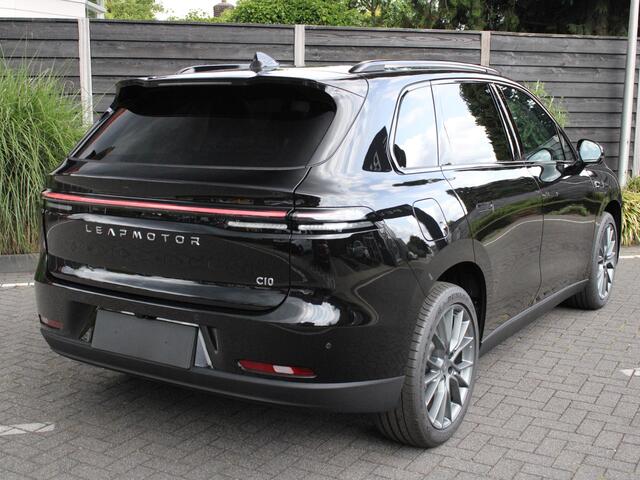 Leapmotor C10 REEV Design 28.4 kWh 215PK Automaat Navigatie, Camera 360, Lichtmetalen velgen, Elektrische Achterklep, Kunstlederen bekleding, Stoel Verwarming &