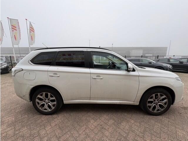 Mitsubishi Outlander 2.0 PHEV instyle+ APK T/M 4-3-2027