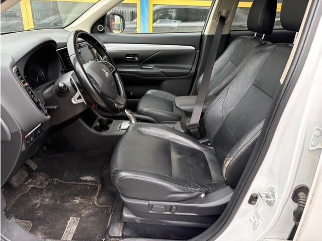 Mitsubishi Outlander 2.0 PHEV instyle+ APK T/M 4-3-2027