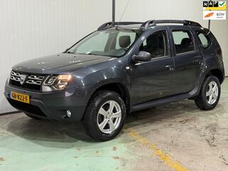 DACIA DUSTER 1.2 TCe 4x2 Laur�ate NAVI - TREKHAAK - NETTE STAAT - LM VELGEN!