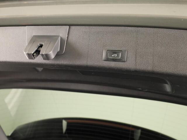 Audi Q8 e-tron 50 quattro Edition 95 kWh 340pk | SOH 96% | Lederen bekleding | | 20 inch lichtmetalen velgen | Elektrisch verstelbare voorstoelen met geheu