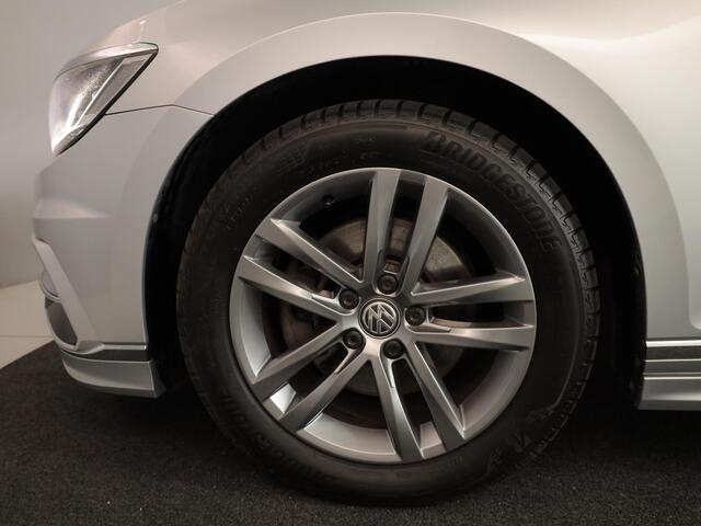 Volkswagen Passat 1.4 TSI Highline Business R 125pk DSG| digital display| Camera| verwarmde voorruit en -stoelen| Navi