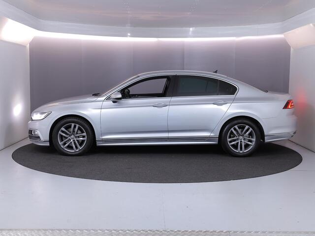 Volkswagen Passat 1.4 TSI Highline Business R 125pk DSG| digital display| Camera| verwarmde voorruit en -stoelen| Navi