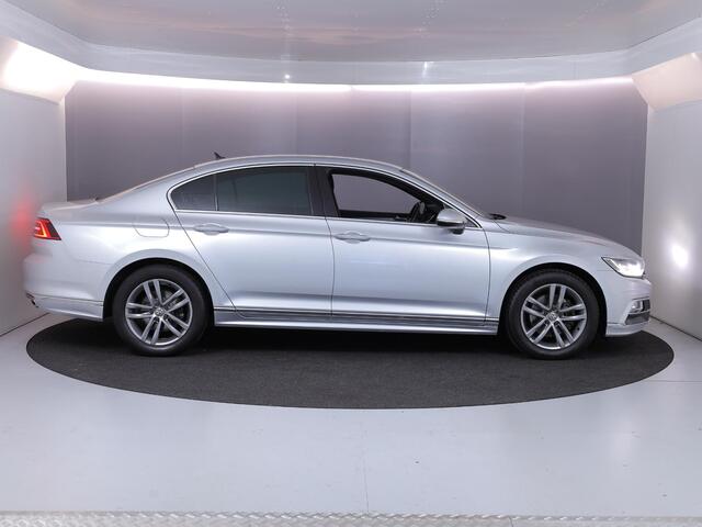 Volkswagen Passat 1.4 TSI Highline Business R 125pk DSG| digital display| Camera| verwarmde voorruit en -stoelen| Navi
