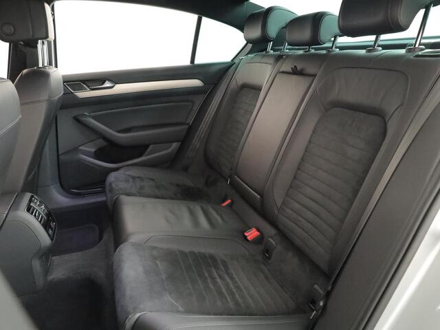 Volkswagen Passat 1.4 TSI Highline Business R 125pk DSG| digital display| Camera| verwarmde voorruit en -stoelen| Navi