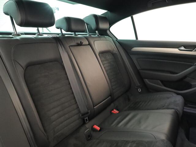 Volkswagen Passat 1.4 TSI Highline Business R 125pk DSG| digital display| Camera| verwarmde voorruit en -stoelen| Navi