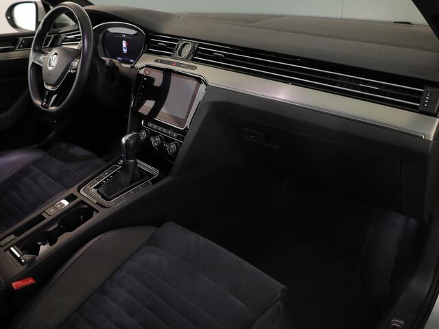 Volkswagen Passat 1.4 TSI Highline Business R 125pk DSG| digital display| Camera| verwarmde voorruit en -stoelen| Navi